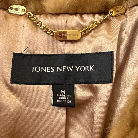 Gorgeous! Jones, New York faux fur jacket size
Medium.  perfect condition! - Picture 2 of 7